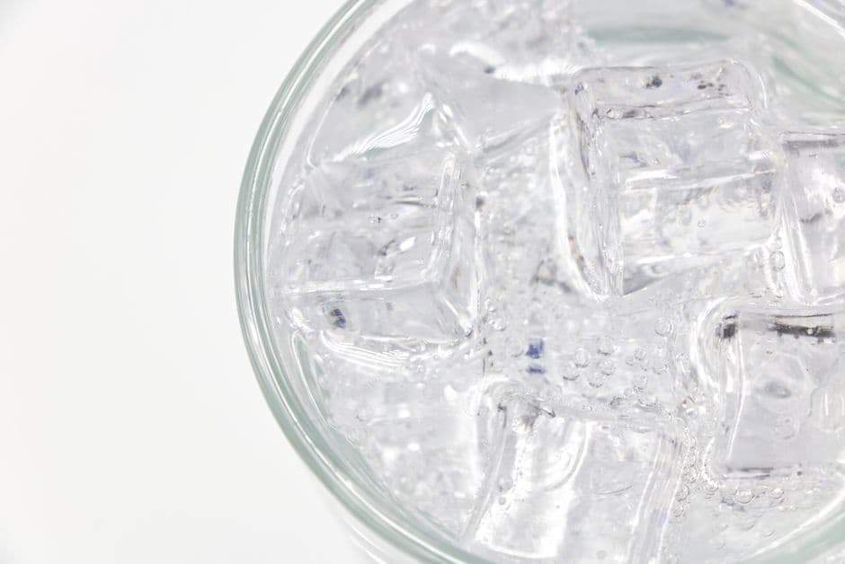 Flúor y Aguas Gaseosas: Impacto en Recesión Gingival