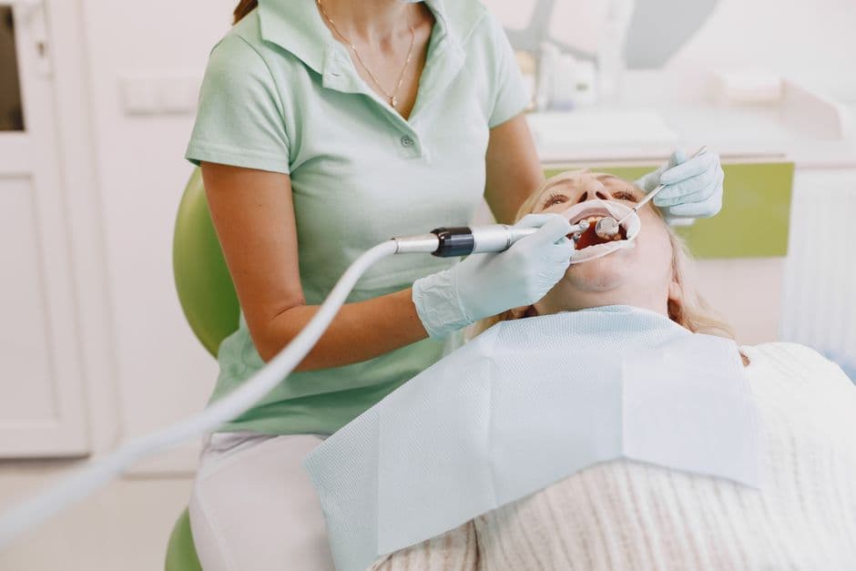 Importancia de la Limpieza Dental Profesional 💎